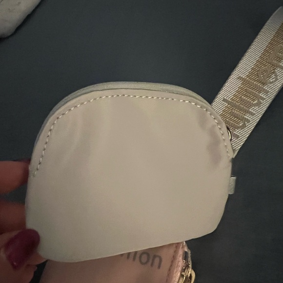 Lululemon dual pouch w keychain NEW - Picture 4 of 5